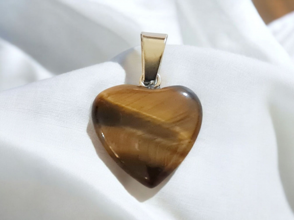 pendentif oeil de tigre coeur